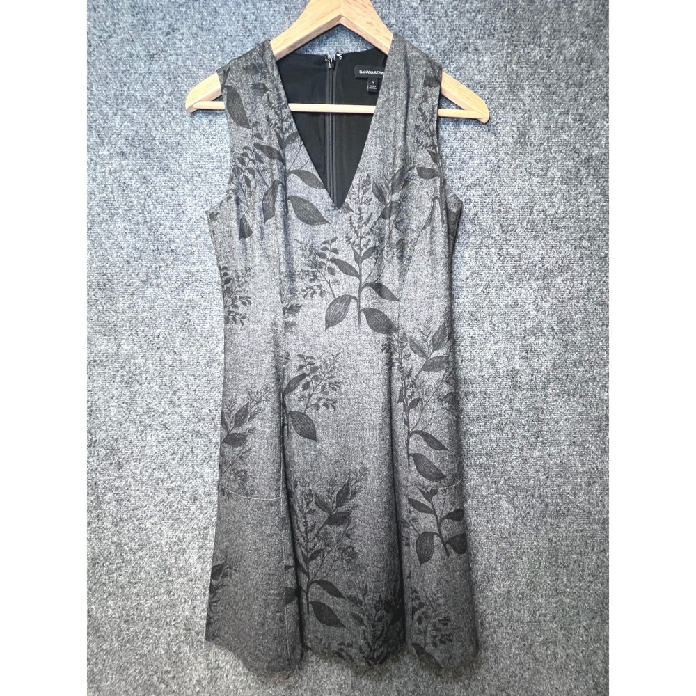 Banana Republic Gray Floral Fit and Flare V-Neck Dress 0 S/379580-00 8/16